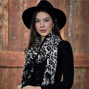 Womens Leopard Scarf